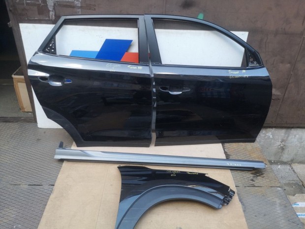 [GYRI BONTOTT] HYUNDAI - TUCSON | JOBB ELS | 2016-IG | FEKETE